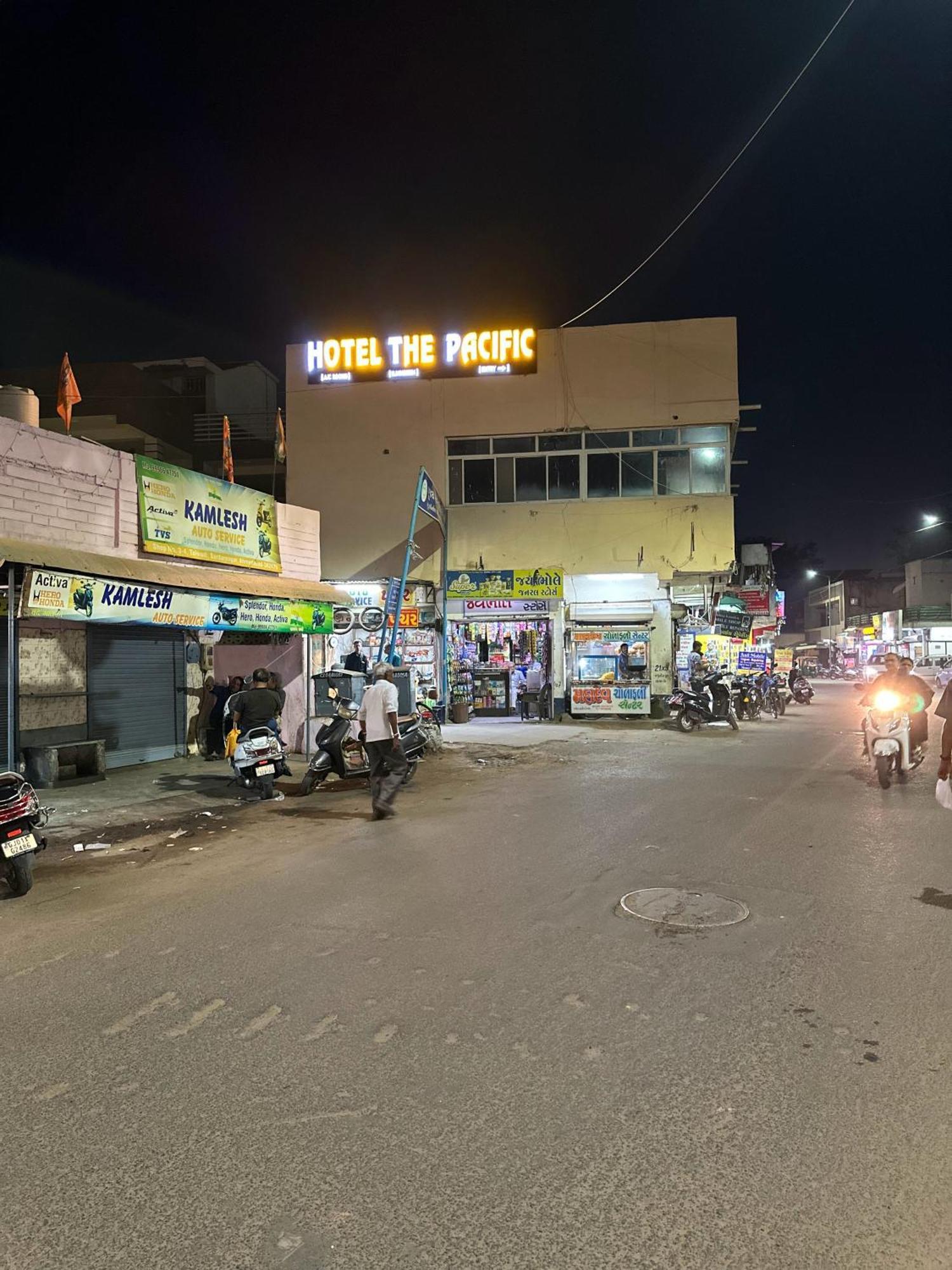 Hotel The Pacific Ahmedabad Airport Екстериор снимка