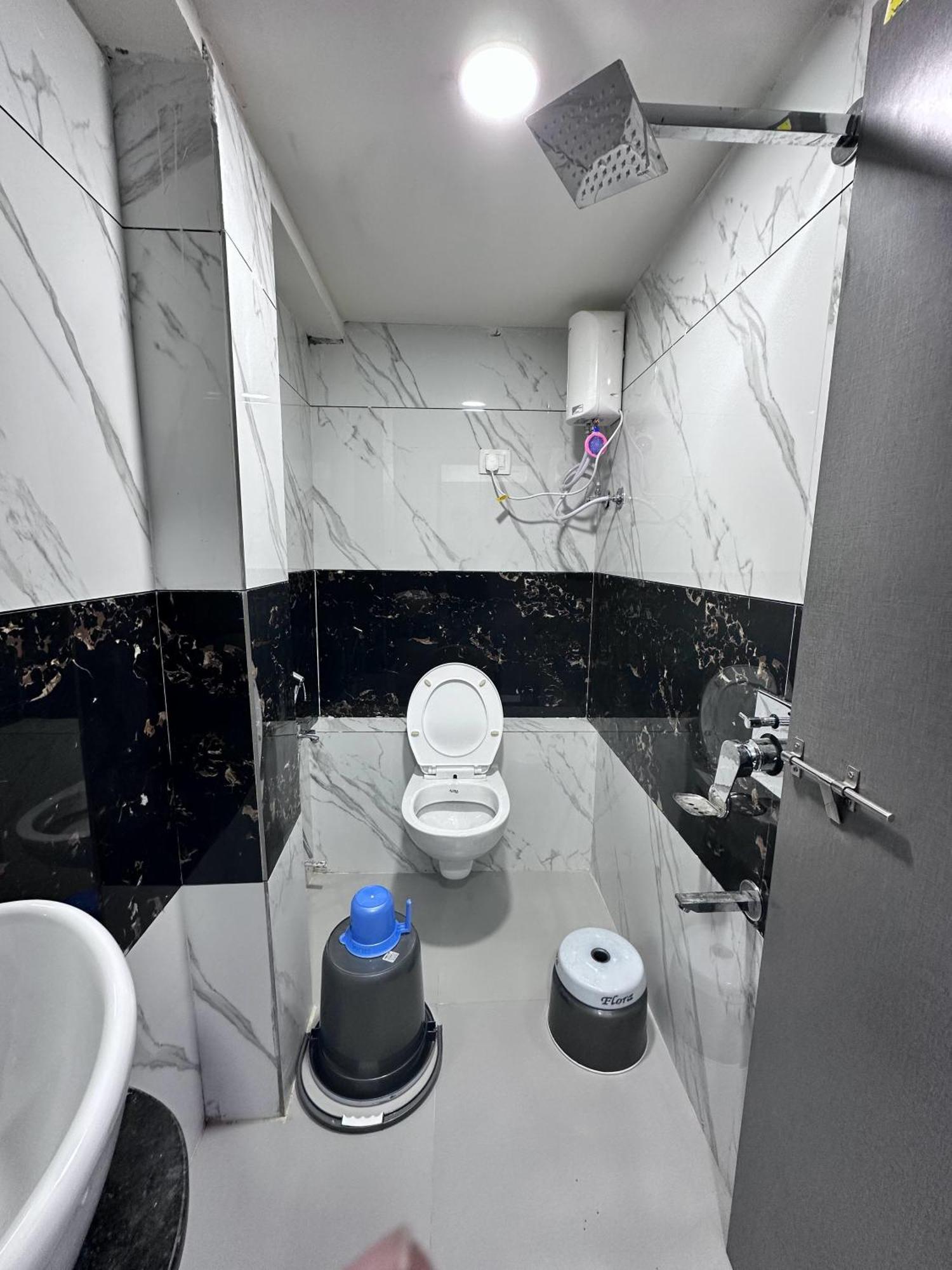 Hotel The Pacific Ahmedabad Airport Екстериор снимка