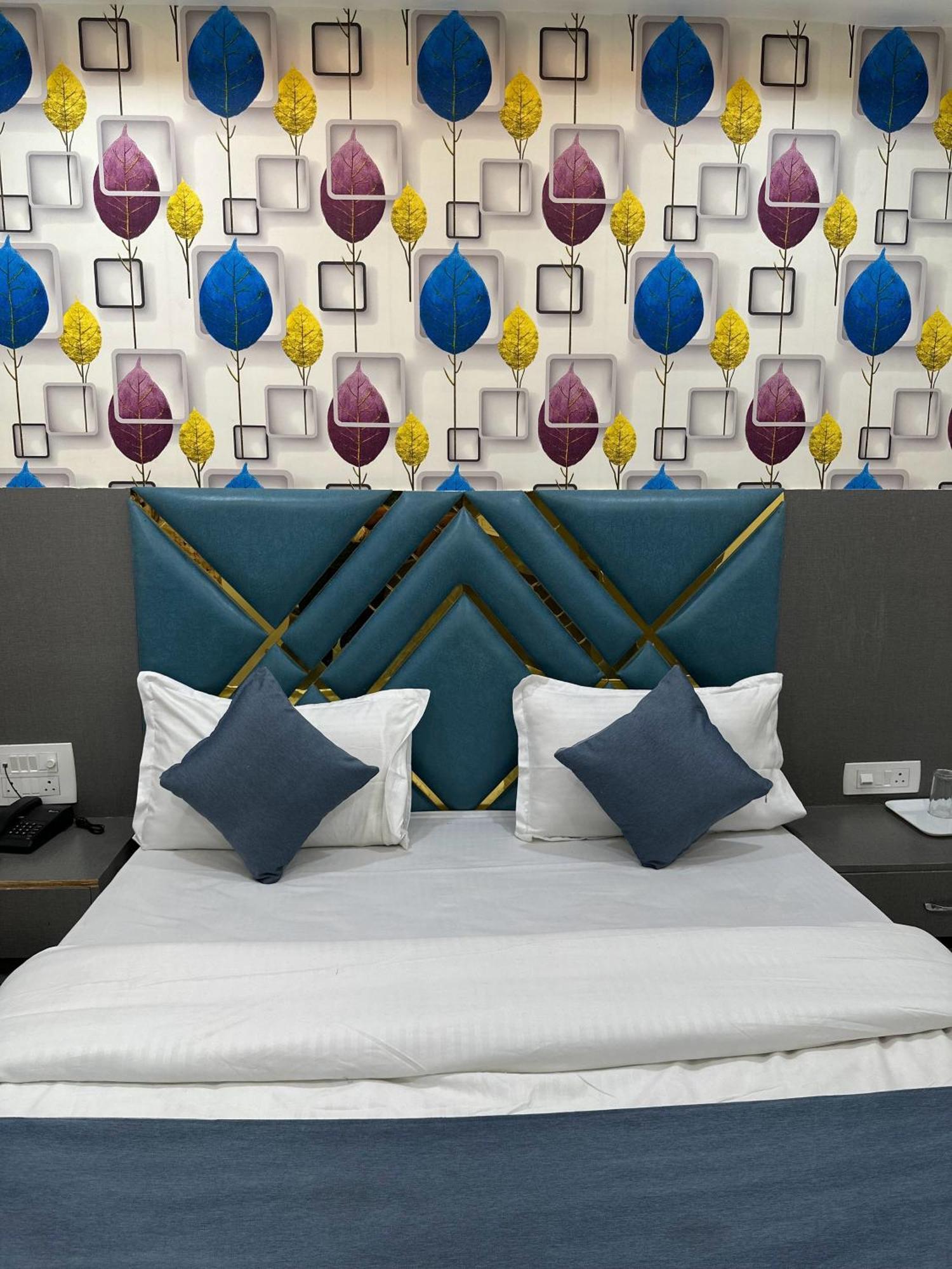 Hotel The Pacific Ahmedabad Airport Екстериор снимка