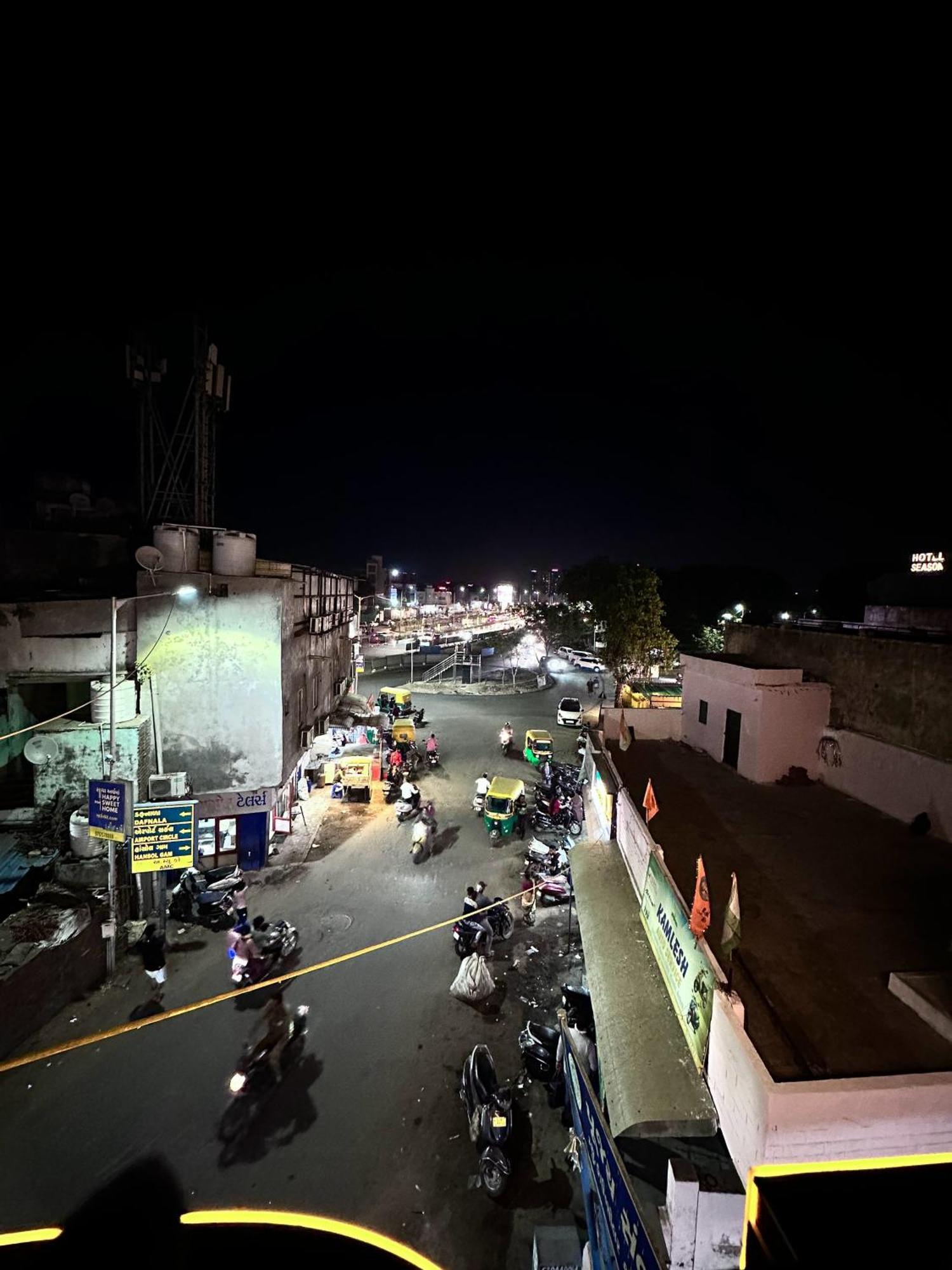 Hotel The Pacific Ahmedabad Airport Екстериор снимка
