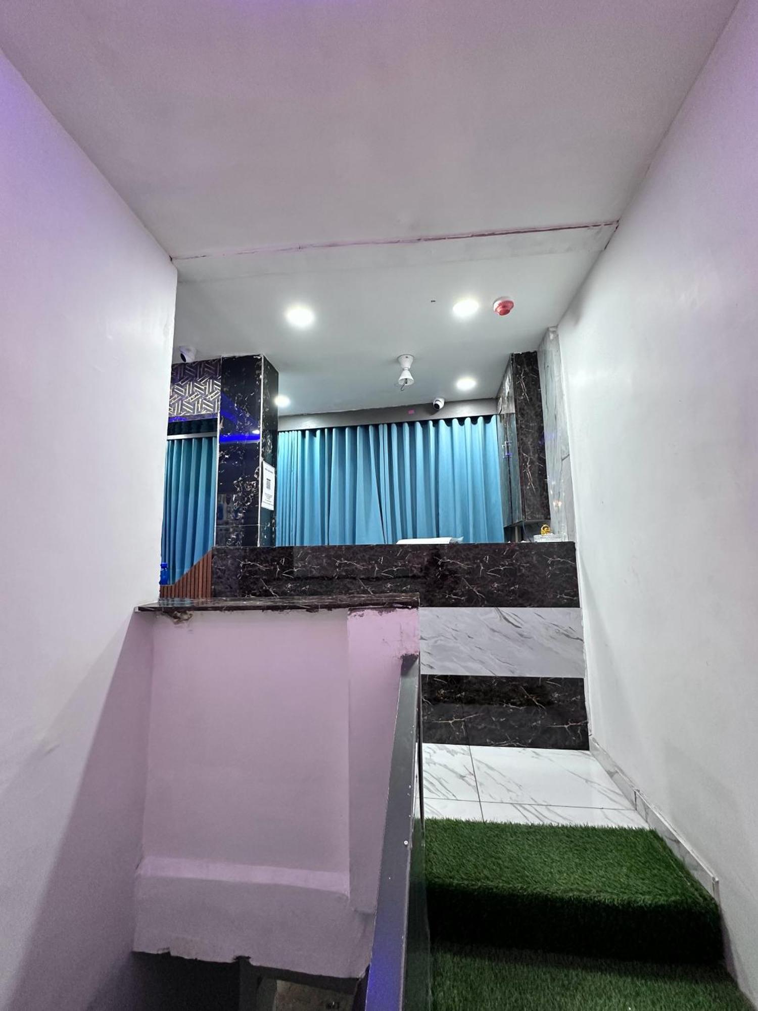 Hotel The Pacific Ahmedabad Airport Екстериор снимка