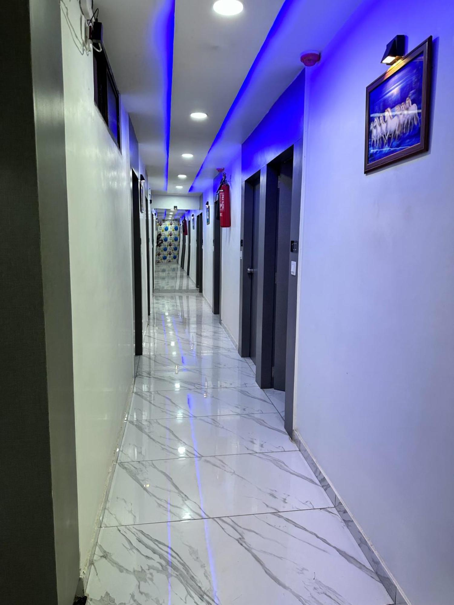 Hotel The Pacific Ahmedabad Airport Екстериор снимка