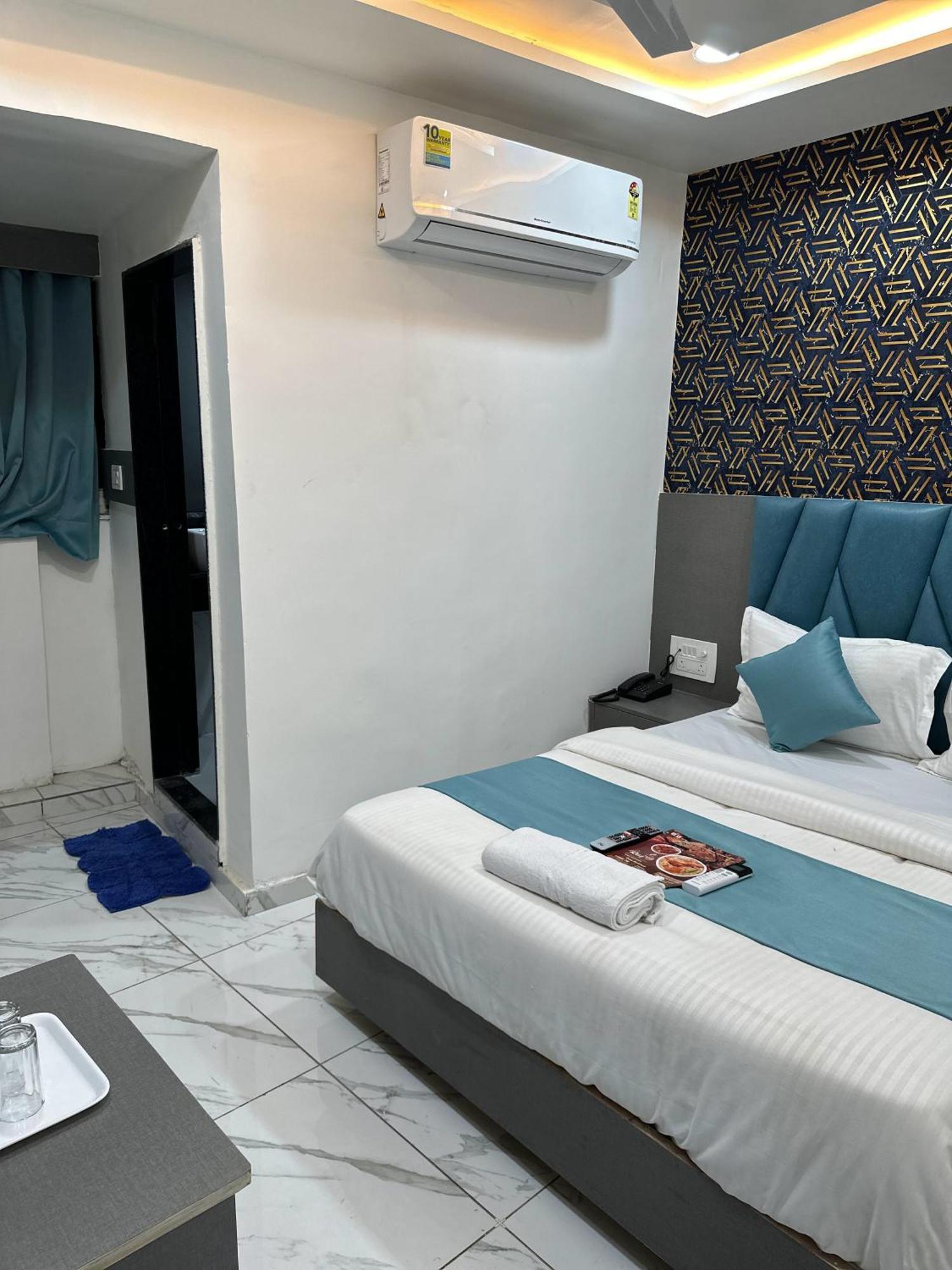 Hotel The Pacific Ahmedabad Airport Екстериор снимка