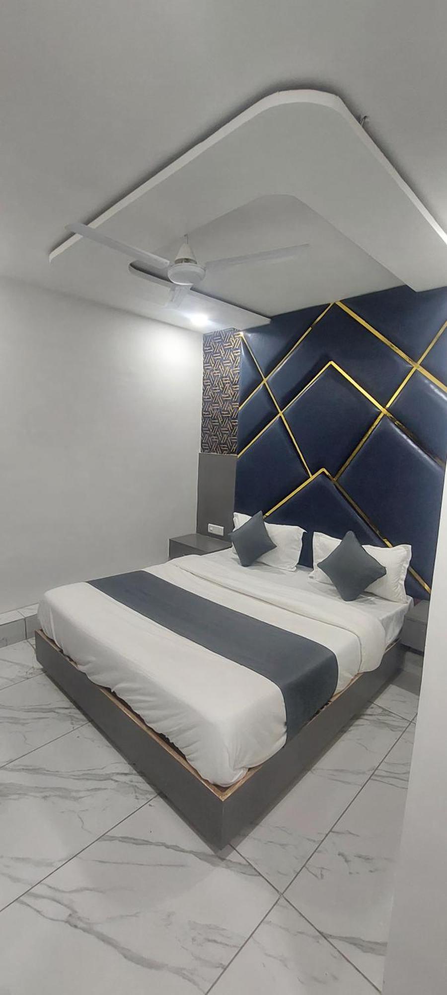 Hotel The Pacific Ahmedabad Airport Екстериор снимка